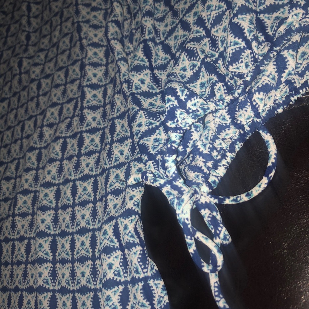 Banana Republic Sheer Blouse - Picture 3 of 6